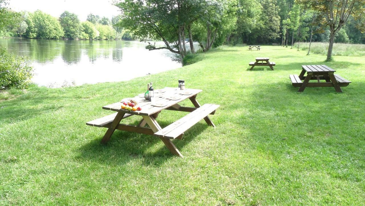 Chambre Du Sabotier - Studio Troglodytique - A 100 M Baignade En Riviere - Location De Canoe - Circuits Cyclo - Aire De Pique-Nique - 3 Restaurants Castelnaud La Chapelle Zewnętrze zdjęcie